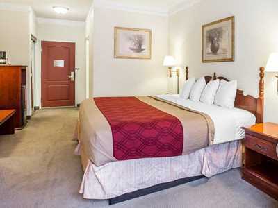 Econo Inn&suites Hotel 2*