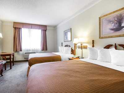 Econo Inn&suites Hotel