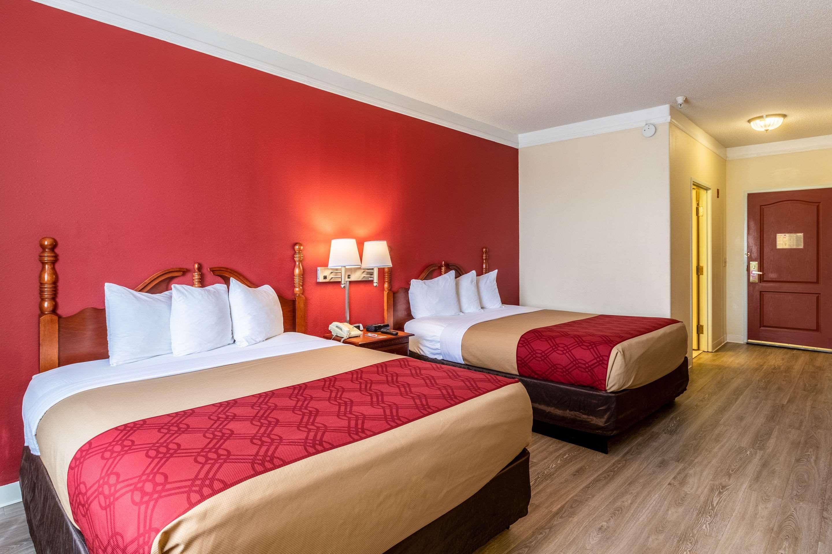 Hotel Econo &