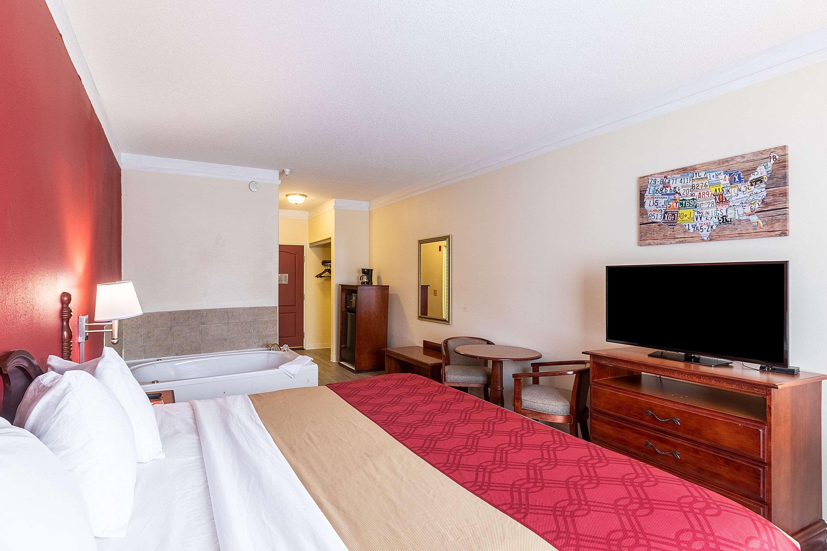 Econo & Hotel